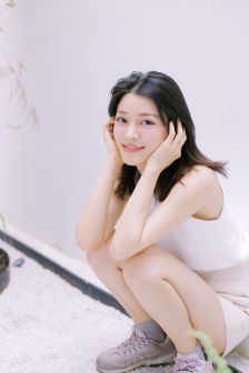 巜商务旅行女老板戴绿色帽的