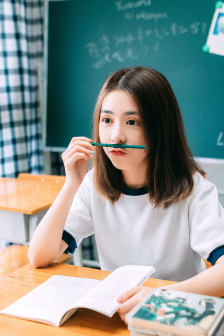 媚的椅子